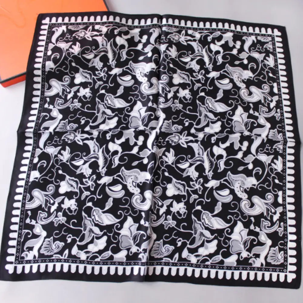 Foulard homme soie - Noir et blanc / Fleuris / 53 - 53 cm