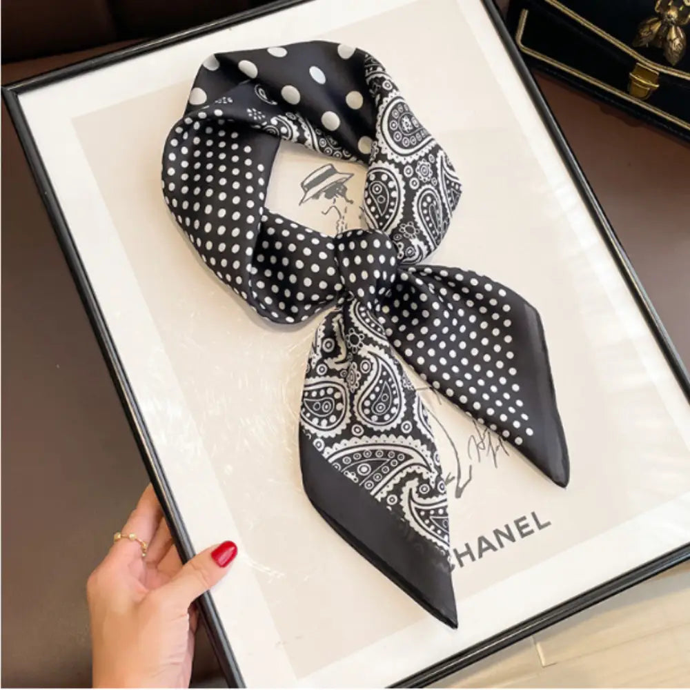 foulard noir et blanc