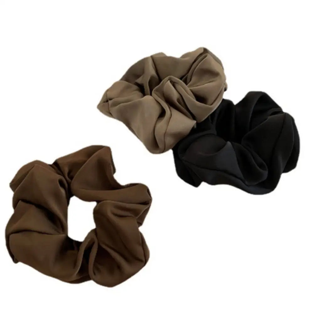 Chouchou satin cheveux bouclés