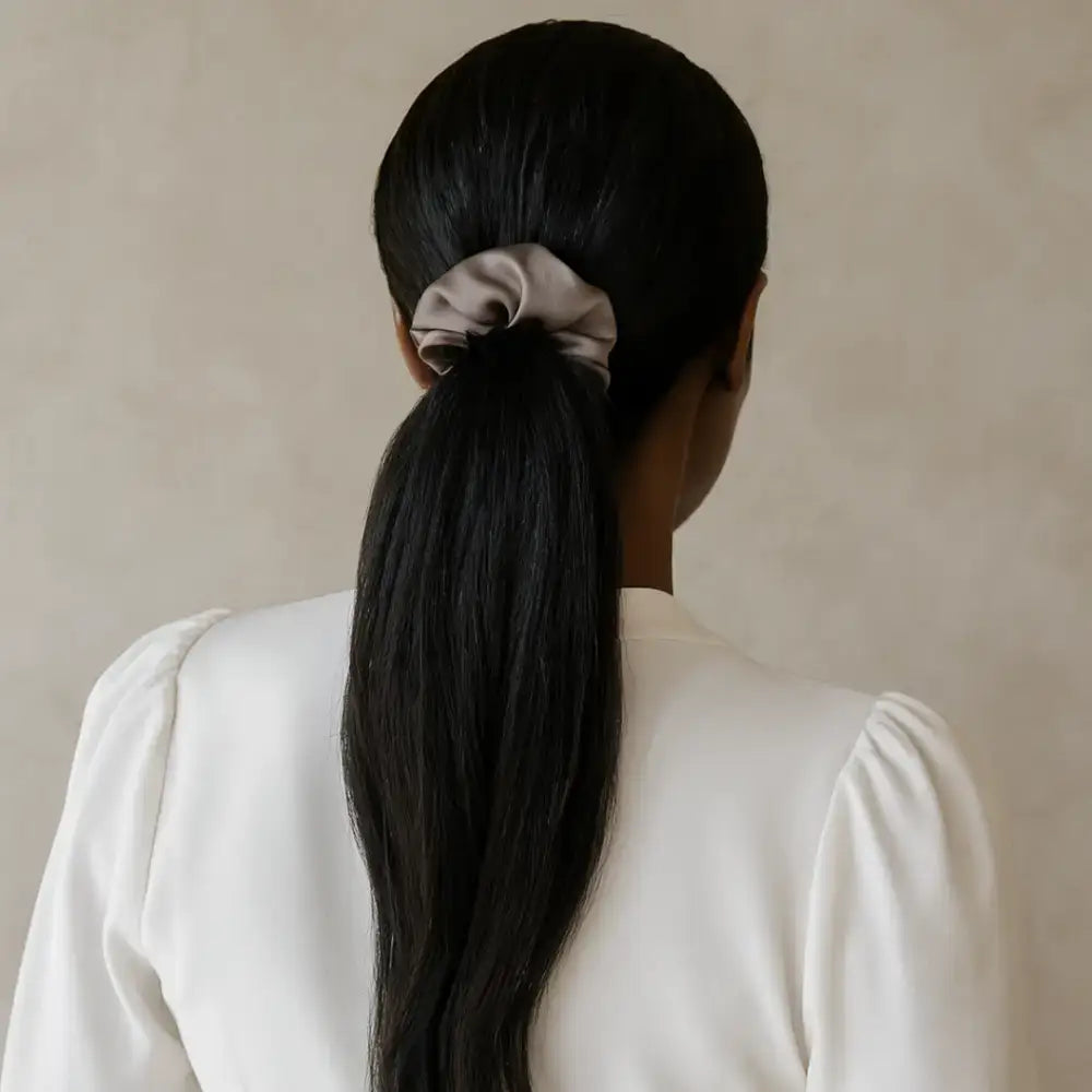 Chouchou satin cheveux bouclés
