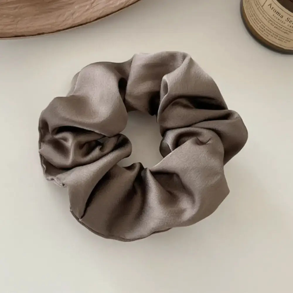 Chouchou satin cheveux bouclés - Cendré