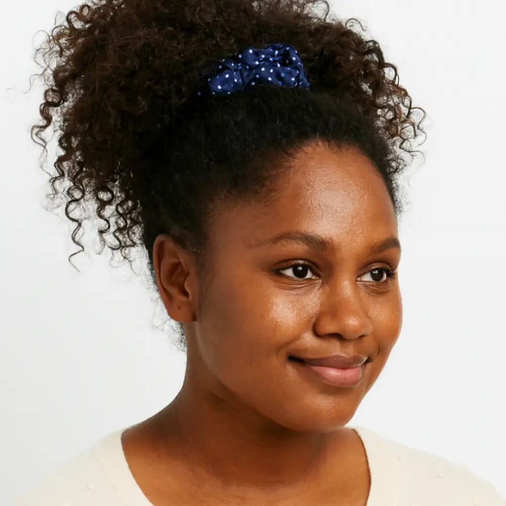 Chouchou scrunchie - Points blanc / Bleu foncé