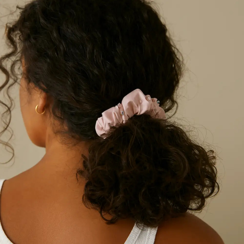 Scrunch cheveux courts