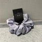 Scrunchies en soie - Gris violet